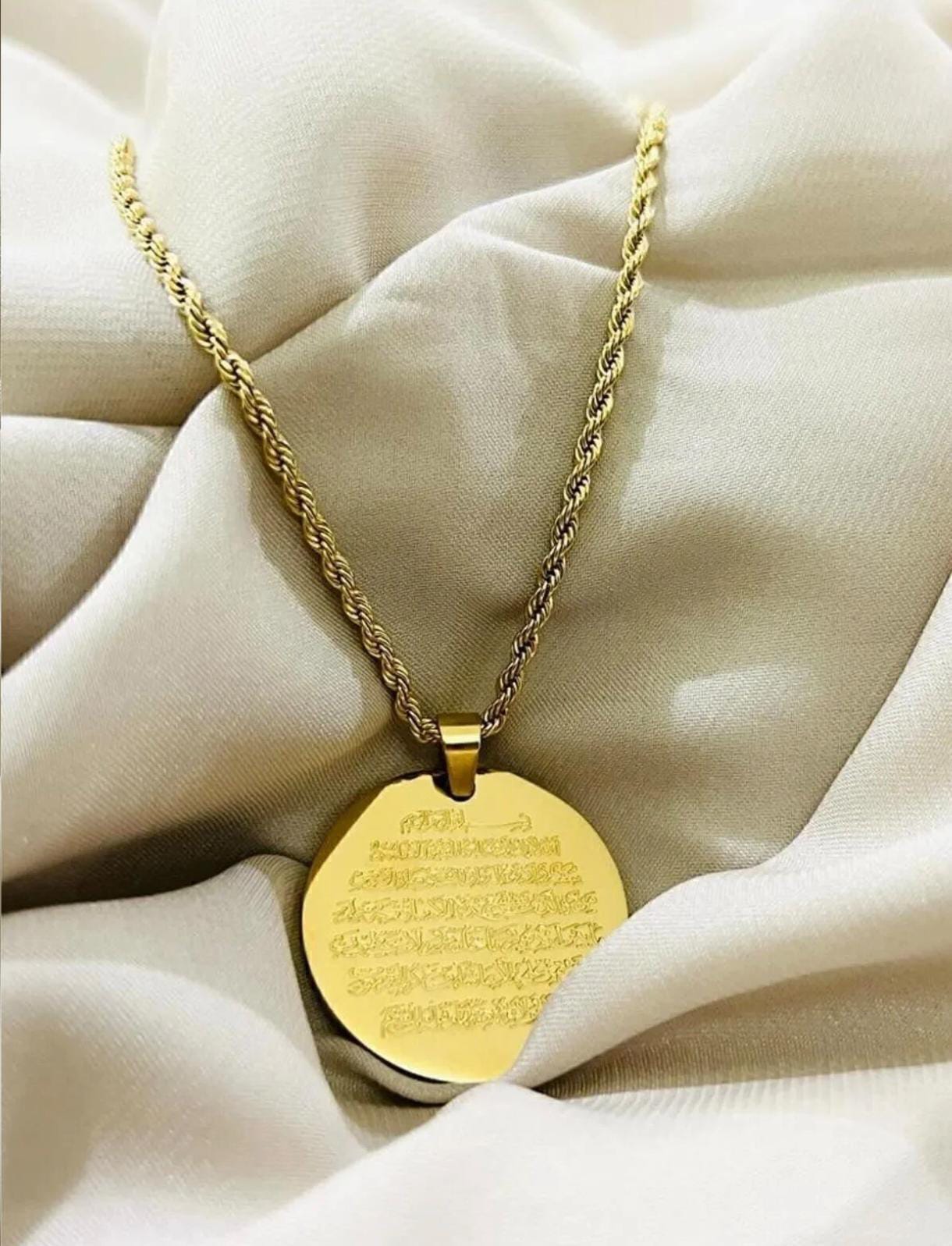 Ayetel Kürsü Işlemeli Yazılı Gold Renk kolye